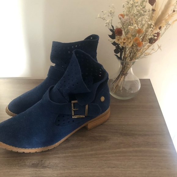 Restricted booties - Picture 2 of 8